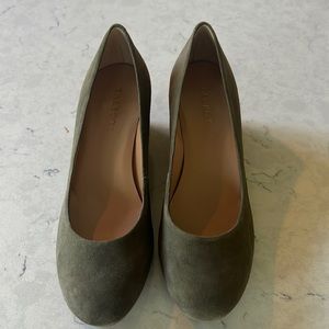 Talbots suede moss green pumps